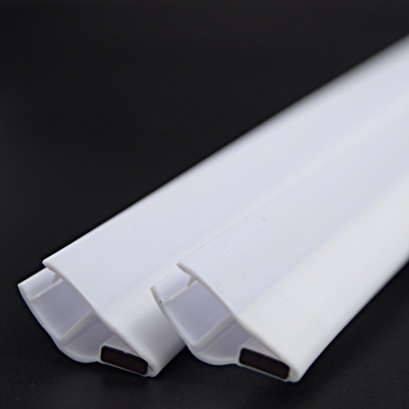 PVH04-914WM8 Магнитный уплотнительный профиль 90° скошенный для стекла 8 мм, 2500мм, premium